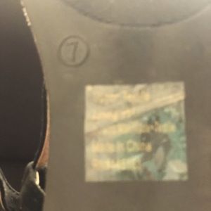 Women’s black sandals